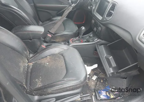 2020 Jeep Compass Trailhawk 4X4 z USA, uszkodzony, nr VIN 3C4NJDDB3LT207740